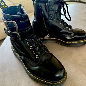Women’s size 8 Dr. Martens